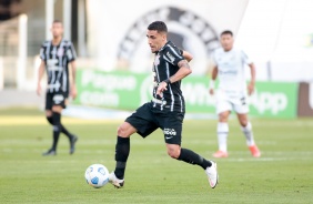 Gabriel durante partida entre Corinthians e Santos, na Vila Belmiro, pelo Campeonato Brasileiro