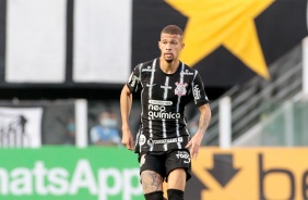 Joo Victor durante partida entre Corinthians e Santos, na Vila Belmiro, pelo Campeonato Brasileiro