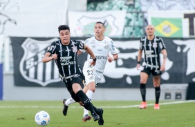 Roni durante partida entre Corinthians e Santos, na Vila Belmiro, pelo Campeonato Brasileiro