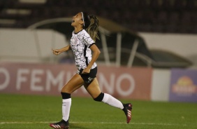 Diany comemorando seu gol contra a Ferroviria, pelo Paulista Feminino