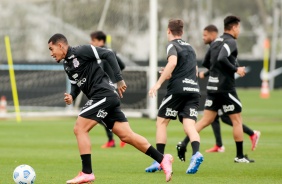 Du Queiroz no treinamento do Corinthians com foco no jogo diante o Ceará