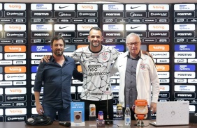 Duilio Monteiro e Roberto de Andrade com Renato Augusto durante coletiva do  jogador
