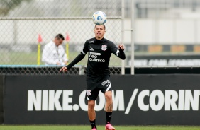 Gabriel Pereira no treinamento do Corinthians com foco no jogo diante o Ceará