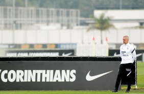 Sylvinho no treinamento do Corinthians com foco no jogo diante o Ceará