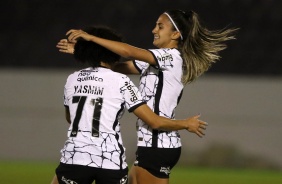 Yasmin e Diany durante jogo entre Corinthians e Ferroviria, pelo Campeonato Paulista Feminino