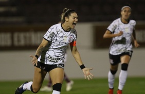 Zanotti eufrica com seu gol diante a Ferroviria, pelo Campeonato Paulista Feminino