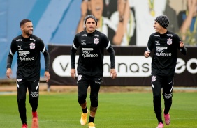 Vitinho, Fbio Santos e Gabriel Pereira no CT Joaquim Grava durante treino do Corinthians