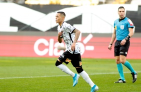 Adson anotou dois gols no jogo entre Corinthians e Cear