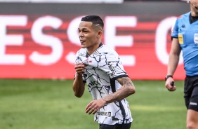 Adson marcou dois gols do Corinthians contra o Cear, pelo Brasileiro; tentou abriu o placar do jogo