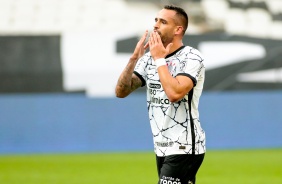 Renato Augusto comemorando seu gol marcado sobre o Cear