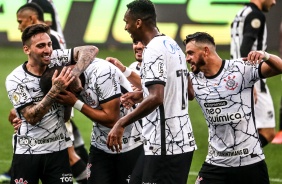 Renato Augusto marcou o terceiro gol do Corinthians contra o Cear