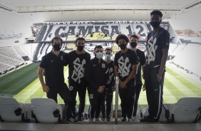 Equipe do basquete do Corinthians faz tour Casa do Povo e visita arquibancadas da Neo Química Arena