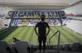 Equipe do basquete do Corinthians faz tour Casa do Povo e visita arquibancadas da Neo Qumica Arena