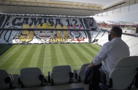 Equipe do basquete do Corinthians faz tour Casa do Povo e visita arquibancadas da Neo Qumica Arena