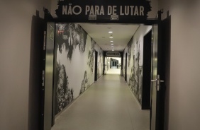 Equipe do basquete do Corinthians faz tour na Neo Qumica Arena