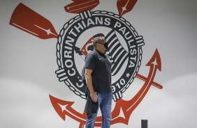 Equipe do basquete do Corinthians faz tour na Neo Qumica Arena