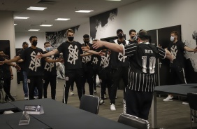 Equipe do basquete do Corinthians faz tour na Neo Qumica Arena