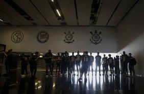 Equipe do basquete do Corinthians faz tour na Neo Qumica Arena