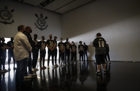 Equipe do basquete do Corinthians faz tour na Neo Qumica Arena