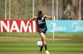 Adson durante treino do  Corinthians em preparação para duelo contra o Atlético-GO