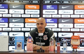 Coletiva de imprensa do lateral do Corinthians, Fbio Santos