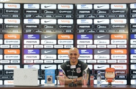 Coletiva de imprensa do lateral do Corinthians, Fbio Santos