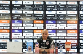 Coletiva de imprensa do lateral do Corinthians, Fbio Santos