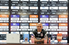 Coletiva de imprensa do lateral do Corinthians, Fbio Santos