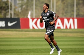 Gil durante treino do  Corinthians em preparao para duelo contra o Atltico-GO