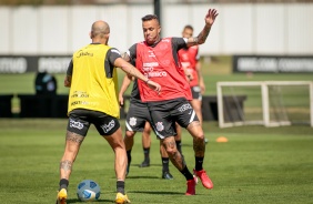 Luan durante treino do  Corinthians em preparação para duelo contra o Atlético-GO