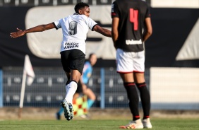 Cau comemorando gol durante jogo entre Corinthians e Atltico-GO, pelo Brasileiro Sub-20