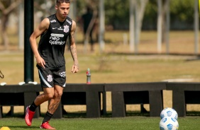 Gabriel Pereira finaliza treino para duelo entre Corinthians e Athletico-PR
