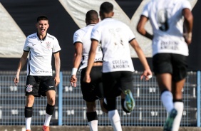 Keven Vinicius comemorando seu gol no jogo entre Corinthians e Atltico-GO, pelo Brasileiro Sub-20