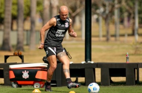 Lateral Fbio Santos finaliza treino para duelo entre Corinthians e Athletico-PR