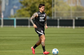 Lateral Fagner finaliza treino para duelo entre Corinthians e Athletico-PR