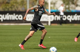 Meia Luan finaliza treino para duelo entre Corinthians e Athletico-PR