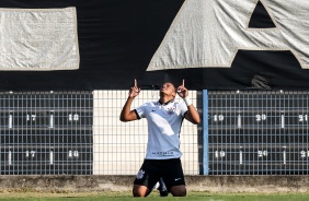 Murillo comemorando seu gol contra o Atltico-GO, pelo Brasileiro Sub-20