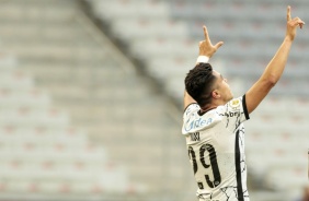 Roni marcou o gol do Corinthians contra o Athletico-PR, pelo Brasileiro