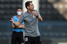 Treinador Diogo Siston durante jogo entre Corinthians e Atltico-GO, pelo Brasileiro Sub-20