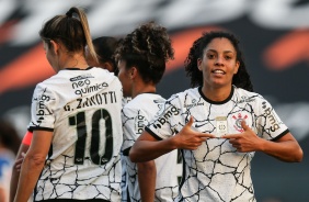 Yasmin durante partida entre Corinthians e Ava Kindermann pelo Brasileiro Feminino