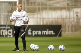 Sylvinho durante atividades no CT Dr. Joaquim Grava