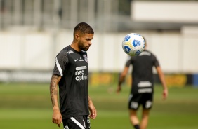 Vitinho durante atividades no CT Dr. Joaquim Grava