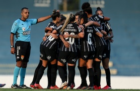 Jogadoras durante partida entre Corinthians e São José, pelo Campeonato Paulista Feminino
