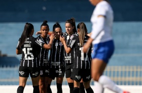 Jogadoras durante partida entre Corinthians e São José, pelo Campeonato Paulista Feminino
