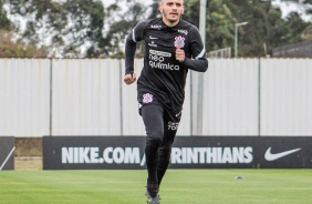 Fbio Santos no ltimo treino do Corinthians antes do jogo contra o Grmio