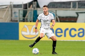 Giuliano durante partida entre Corinthians e Grmio, pelo Campeonato Brasileiro