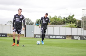 Piton e Joo Victor no ltimo treino do Corinthians antes do jogo contra o Grmio