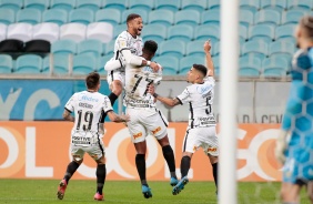 Vitinho comemora sua assistncia, que deu origem ao gol de J, no duelo contra o Grmio