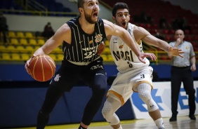 Lucas Siewert durante partida de basquete entre Corinthians e Mogi