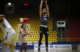 Lucas Siewert durante partida de basquete entre Corinthians e Mogi